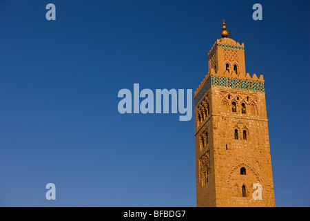 Marrakesch, Marokko - Koutoubia-Moschee und dem maurischen Minarett erbaut im 12. Jahrhundert. Stockfoto