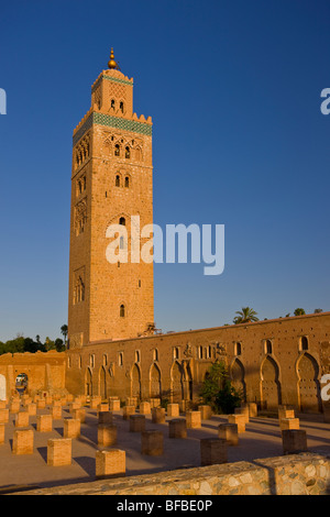 Marrakesch, Marokko - Koutoubia-Moschee und dem maurischen Minarett erbaut im 12. Jahrhundert. Stockfoto