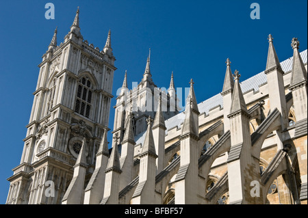 Westminster Abbey betrachtet aus dem Kreuzgang, London Stockfoto