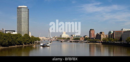 Blick über die Themse von Vauxhall Bridge, London Stockfoto