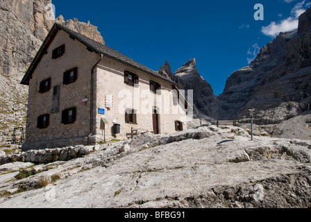 Rifugio Tuckett und Sella in den Brenta Dolomiten Berg Palette von Norditalien. Stockfoto