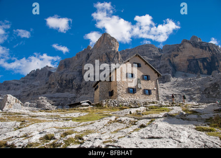 Rifugio Tuckett und Sella in den Brenta Dolomiten Berg Palette von Norditalien. Stockfoto