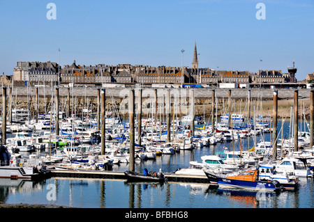 Besuch Boote im Hafen, Saint Malo, Bretagne, Frankreich Stockfoto