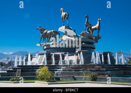 Pferde-Brunnen in Ashagavat, Turkmenistan Stockfoto