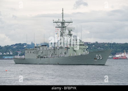 HMAS Sydney fährt Halifax Hafen. Stockfoto