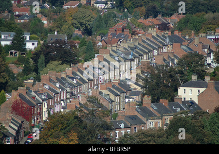 Luftaufnahme des terrassenförmig angelegten Gehäuse, Durham, England, UK Stockfoto