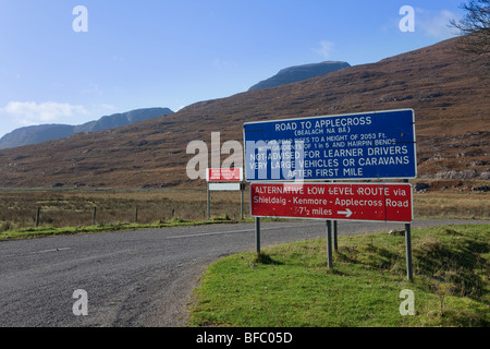 Warnzeichen für die Straße nach Applecross (Bealach Na Ba) Stockfoto