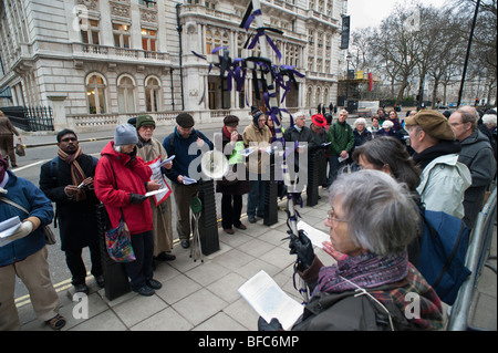 Pax Christi & christlichen CND Aschermittwoch Liturgie der Reue & Widerstand im Ministerium der Verteidigung gegen Atomwaffen Stockfoto