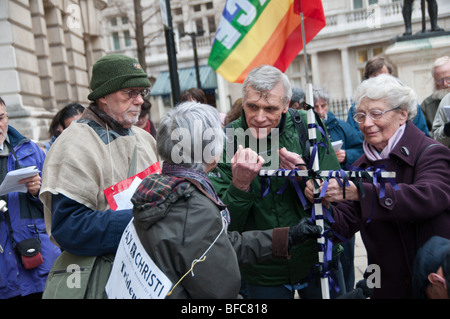 Pax Christi & christlichen CND Aschermittwoch Liturgie der Reue & Widerstand im Ministerium der Verteidigung gegen Atomwaffen Stockfoto