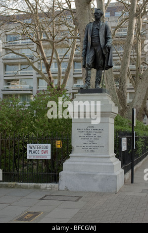 Geformt von Sir Joseph Edgar Böhm ist diese Statue von Lord Lawrence, in Waterloo Place, St. James, London SW1. Stockfoto