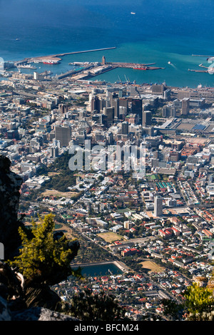 Blick über Kapstadt Stadtzentrum und Hafen, vom Tafelberg Stockfoto