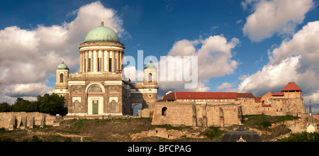 Exterieur des Neo-klassischen Esztergom Basilika, Kathedrale (Esztergomi Bazilika), Ungarn. Stockfoto