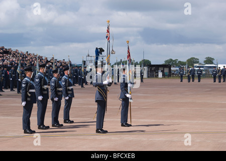 RAF FAIRFORD GLOUCESTERSHIRE UK - 11 Juli: Präsentation der neuen Königinnen Farben an RAF Fairford Gloucestershire UK 11. Juli 2008 Stockfoto