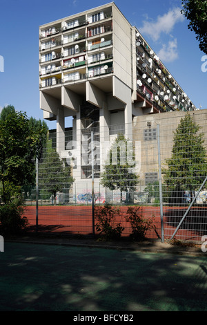 Berlin. Deutschland. Pallasseum aka Sozialpalast Gebäude über WWII Betonbunker in Schöneberg errichtet. Stockfoto