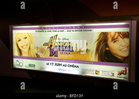 Hannah Montana Film Werbung in Paris Metro u-Bahn, Paris, Frankreich. Stockfoto