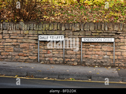 Straßenschilder Dale Street und sneinton Dale, Nottinghamshire, England. Stockfoto