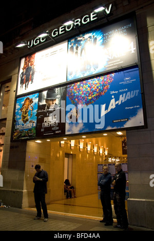 Ein Kino entlang der Champs-Elysees in Paris, Frankreich. Stockfoto