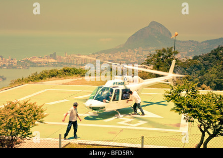 Hubschrauber abheben von Corcovado Rio De Janeiro Brasilien Stockfoto