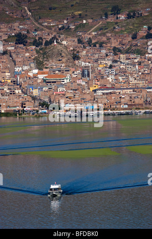 Fahrgastschiff am TIticaca-See, Puno, Peru Stockfoto