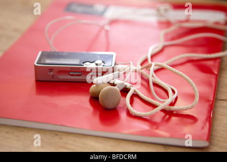 Musik-Player mit Kopfhörer auf notebook Stockfoto