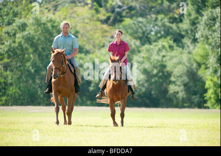 Mann und Frau Reiten in Florida. Stockfoto