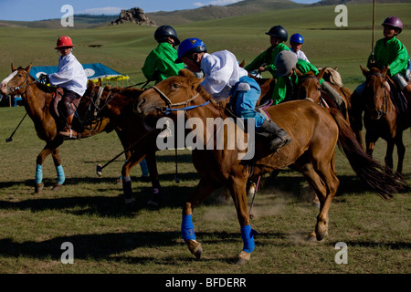 Kinder Polo-Turnier. Monkhe Tengri, zentrale Mongolei. Stockfoto