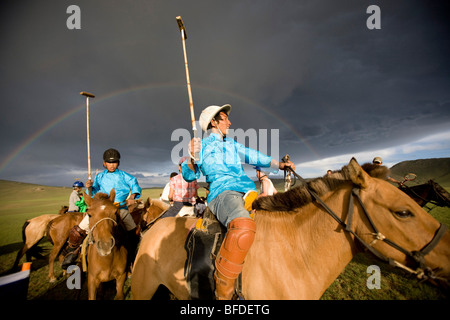 Kinder Polo-Turnier. Monkhe Tengri, zentrale Mongolei. Stockfoto