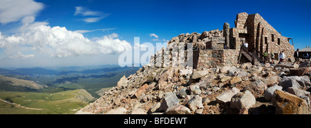 Das Kamm-Haus auf dem Gipfel des Mount Evans am 8. August 2009. Stockfoto