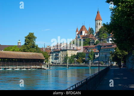 Stadt Thun Schweiz. Schleusen am Fluss Aar Stockfoto
