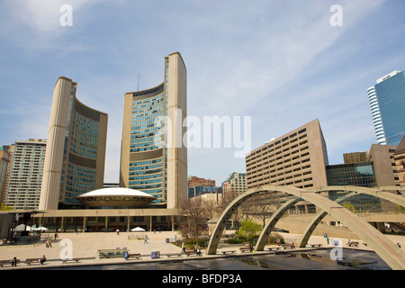 Rathaus in der Innenstadt gesehen von Nathan Phillips Square, Toronto, Ontario, Kanada Stockfoto