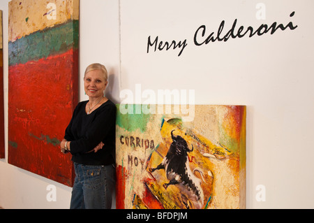 Künstler frohe Calderoni in ihrem Studio in La Aurora Galerien, San Miguel de Allende, Guanajuato, Mexiko. Stockfoto