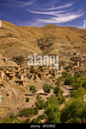 TAGNI, Marokko - Berber-Dorf im Atlas-Gebirge. Stockfoto