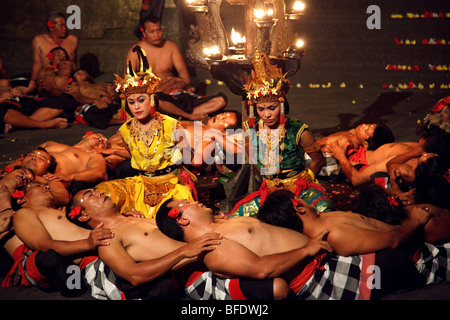 Traditionellen Kecak-Tanz-show in Ubud, Bali Stockfoto