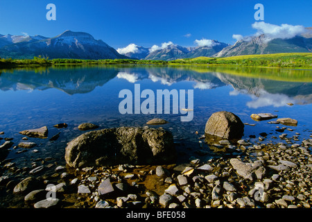 Vimy Peak und Lower Waterton Lake, Waterton Lakes National Park, Alberta, Kanada Stockfoto