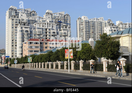 Eine Verbindung von luxuriösen Wohnungen und Villen in Songjiang am Stadtrand von Shanghai 2009 Stockfoto