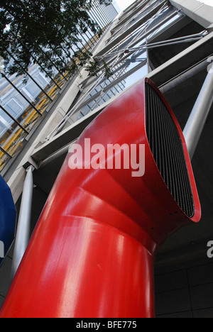 Heizung und Utility-Infrastruktur auf außerhalb des Gebäudes, London, UK Stockfoto