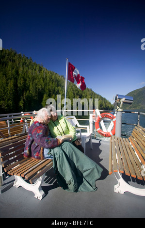 Zwei alte Freunde, MV Uchuck III auf dem Weg zu Friendly Cove auf West Vancouver Island, British Columbia, Kanada Stockfoto