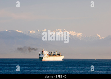 Frachtschiff auf Straße von Juan De Fuca wichtigsten Absatzmarkt für Georgia Strait und Puget Sound verbinden beide zum Pazifischen Ozean britisc Stockfoto