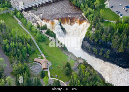 Luftaufnahme der Kaministiquia River und Kakabeka Falls bei den Kakabeka Falls Provincial Park, Ontario, Kanada Stockfoto
