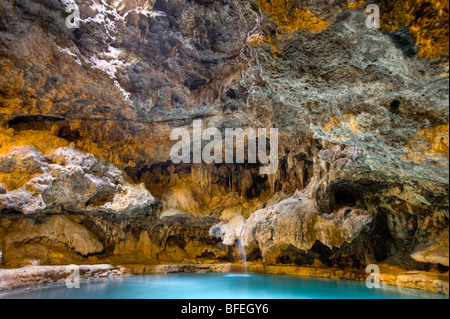 Details zu den Felsen im Inneren der Höhle und Basin National Historic Site, Sulphur Mountain, Banff Nationalpark, Alberta, Kanada Stockfoto