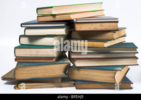 Ein Haufen alter Hardcover Bücher Stockfoto