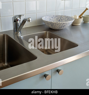 Edelstahl-Arbeitsplatte und Doppel Waschbecken in Insel Einheit in