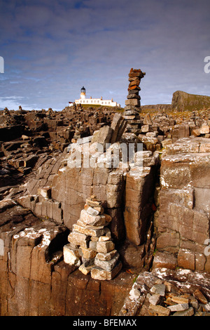 Landschaftlich-Point-Leuchtturm und Rock-Skulpturen, Duirinish, Isle Of Skye, Highlands, innere Hebriden, Schottland, UK. Stockfoto