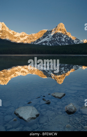 Upper Wasservögel Lake mit Mount Chephren, Banff Nationalpark, Alberta, Kanada Stockfoto