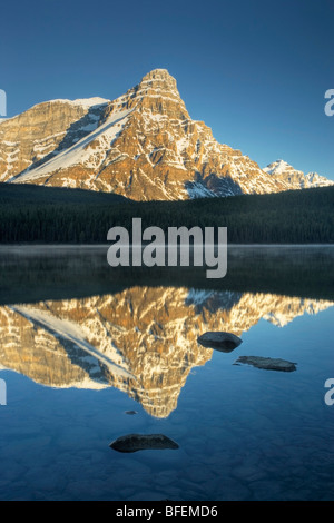 Upper Wasservögel Lake mit Mount Chephren, Banff Nationalpark, Alberta, Kanada Stockfoto