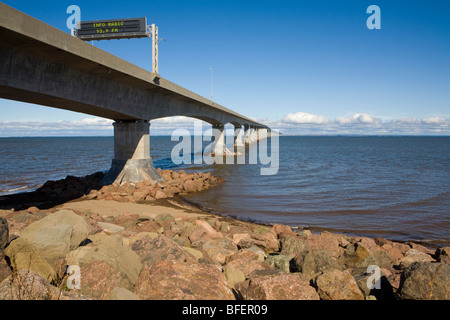 Bund-Brücke verbindet kanadische Provinzen New Brunswick und Prince Edward Island, Canada Stockfoto