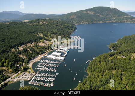 Luftaufnahme des Maple Bay und Maple Bay Marina, Vancouver Island, British Columbia, Kanada. Stockfoto