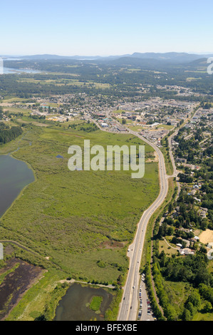 Luftaufnahme von Duncan, der Somenos Marsh und Cowichan Bay, Cowichan Valley, Vancouver Island, British Columbia, Kanada. Stockfoto