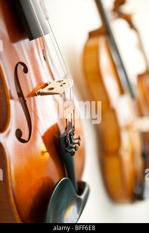 Violine, Cello, Mandoline, Viola, Restaurierung, Reparatur und Verkauf, Stockfoto