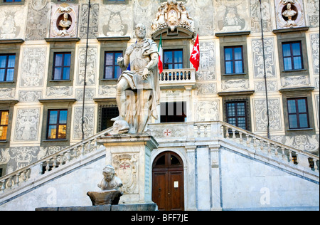 Die Fassade der Scuola Normale Superiore in Pisa, Toskana, Italien Stockfoto